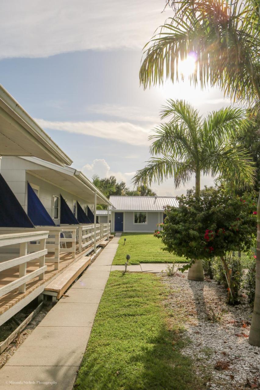 The Rivers Edge Motel LaBelle Exterior photo