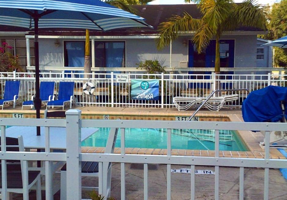 The Rivers Edge Motel LaBelle Exterior photo